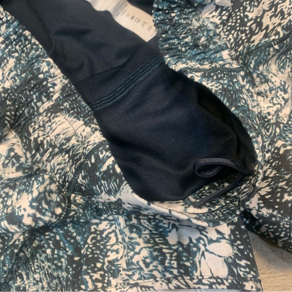 Lululemon Hotty Hot Shorts ll Tall Wildwood White Multi Teal - Picture 8 of 10